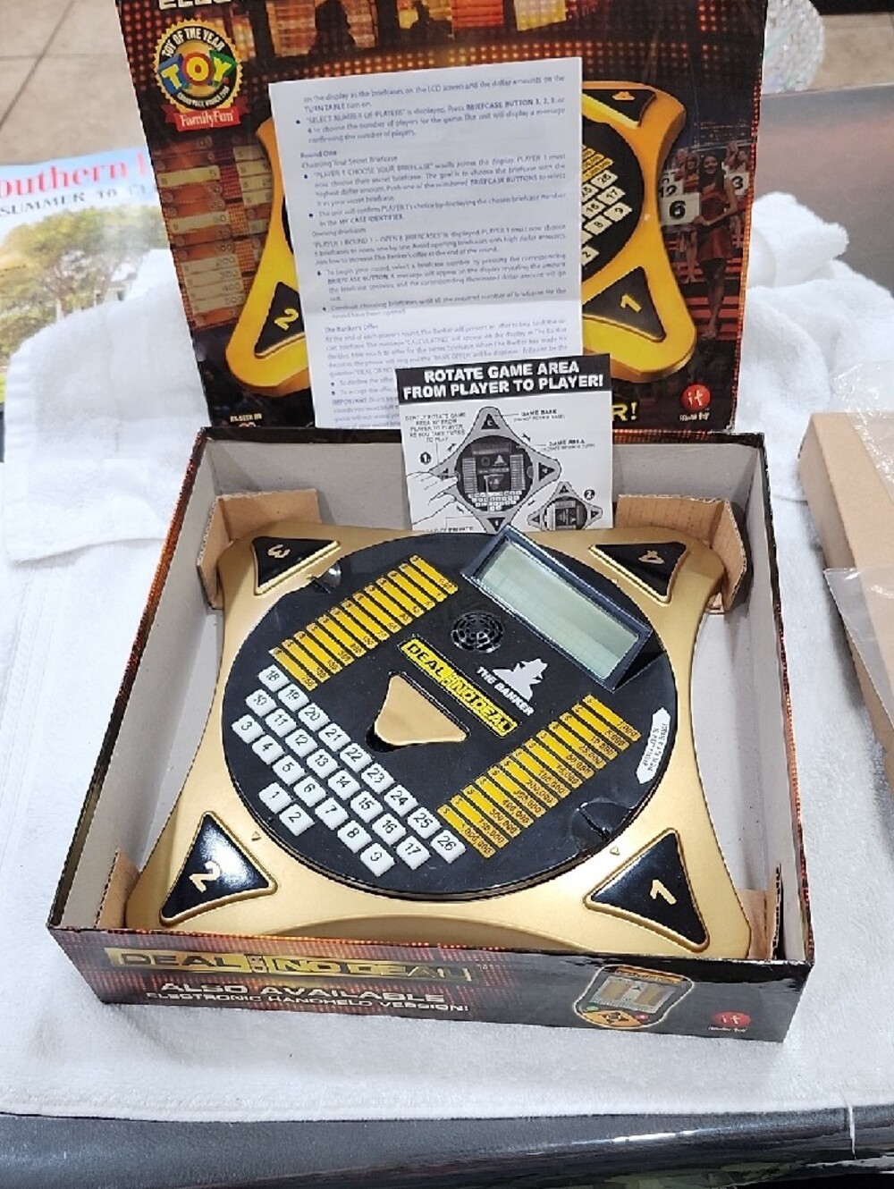 2006 DEAL OR NO DEAL ELECTRONIC TABLETOP GAME